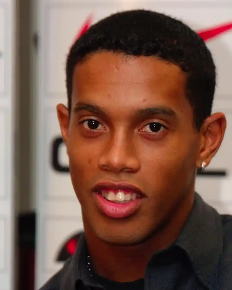 小貝重金邀約，超C羅年薪 +世界杯大使頭銜， 梅西該如何選擇？.